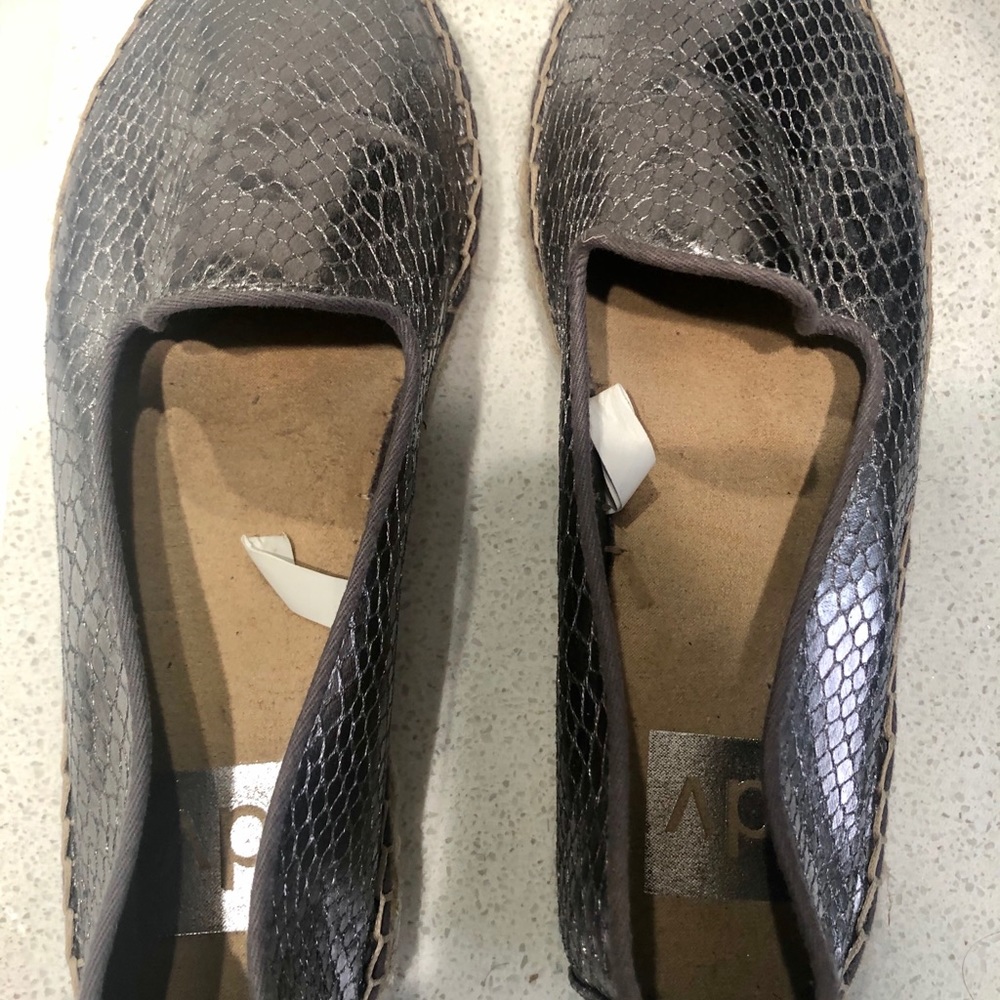 Only worn once - Picture 6 of 7